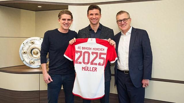 达洛特掷出几记长距离界外球，过程中有几次手球申诉，但经核查后裁判均未予理会。 81分钟 ｜ 🦁 2-1 ⚪️ ｜ #MUFC 来源：Stretford Paddock