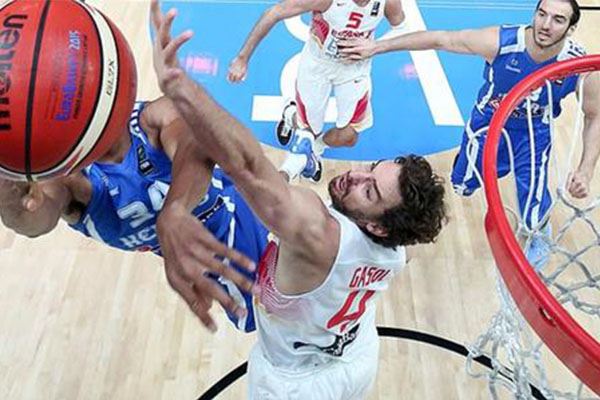 加西亚短时间内两次犯规染黄被罚下，阿隆索：弗兰，别这样对我