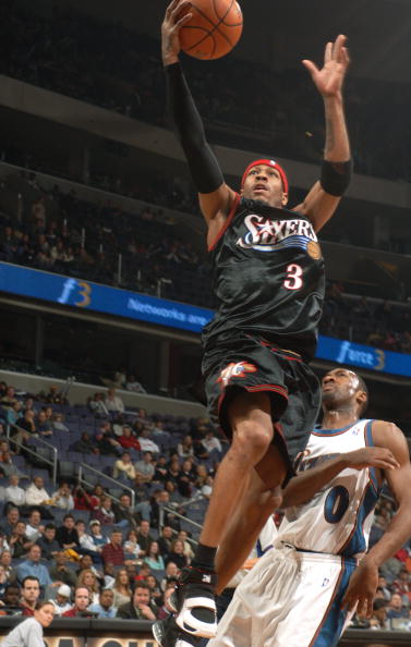 为什么捕手在接捕一百英里火球时需要特殊的指部支撑板