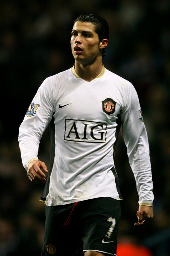 41岁詹姆斯拒绝刷三双！末节12分打脸质疑，湖人25分血洗老鹰止连败！